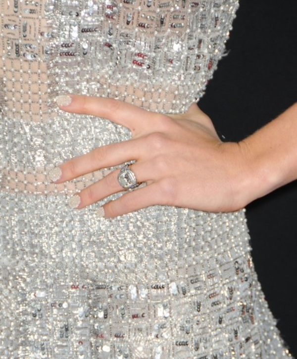 Новогодний маникюр 2013: Икорный узор на ногтях