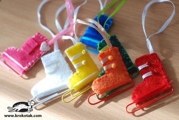 Новогодняя поделка своими руками: Игрушка в виде коньков