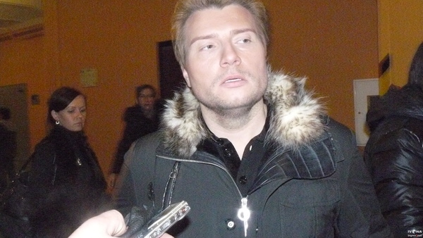 Съемки Голубого огонька: километры серпантина, 150 кг блесток и серьезная Волочкова