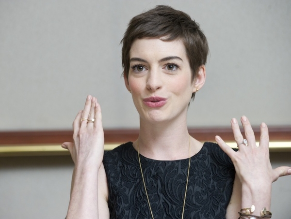 Энн Хэтэуэй беременна – СМИ