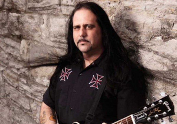 Гитарист Ministry умер на сцене