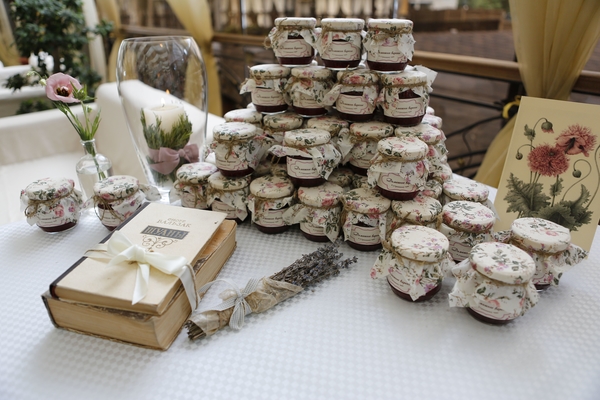 Памятные подарки для гостей на свадьбу