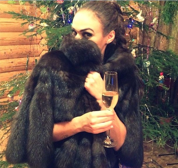 Алена Водонаева похвасталась соболиной шубой – подарком на новый год