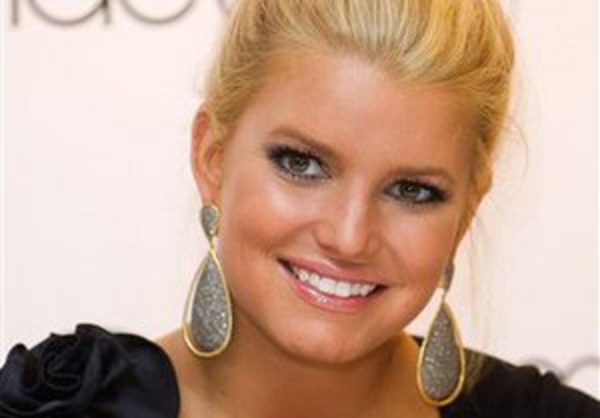 Беременная Джессика Симпсон показала живот