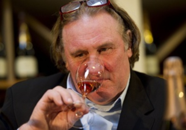 Стали известны подробности разговора Депардье с президентом Франции