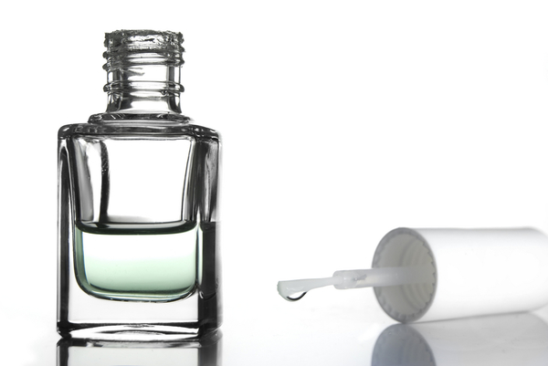 Прозрачный лак на все случаи жизни: 10 советов