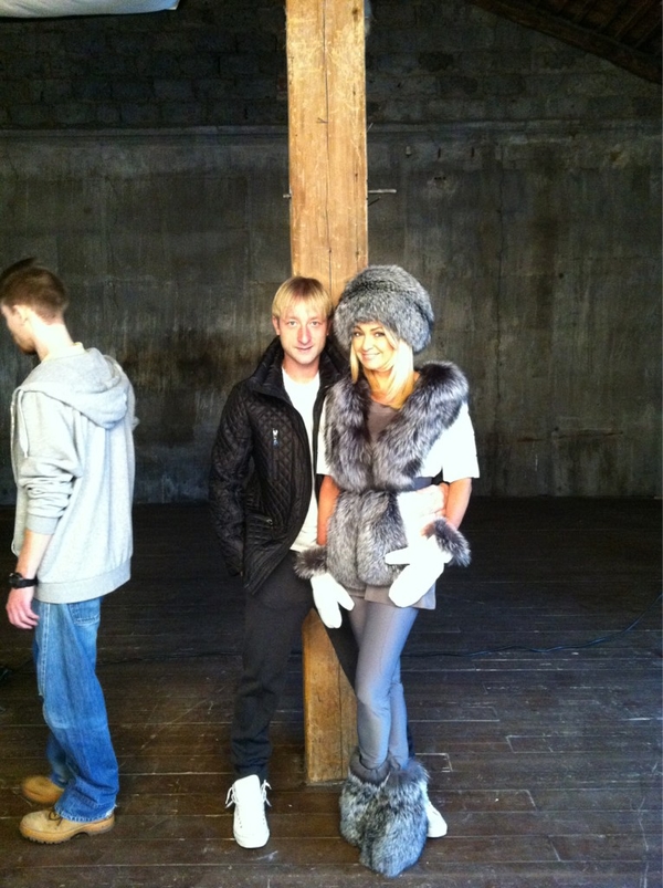 Евгений Плющенко забрал Яну Рудковскую из роддома