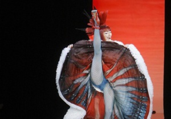 Фотогалерея: Танцы на подиуме. Панки и кабаре на Paris Fashion Week