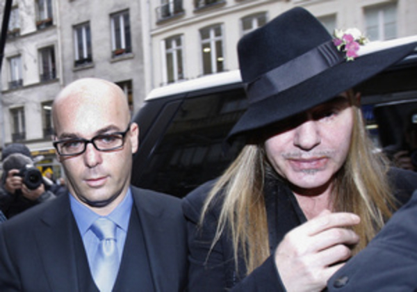 В Париже отменили показ коллекции Гальяно