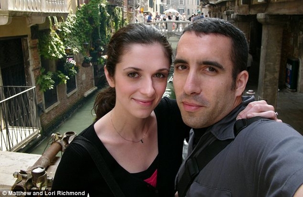 Кольцо в яйцо: Жених удивил невесту (ФОТО)