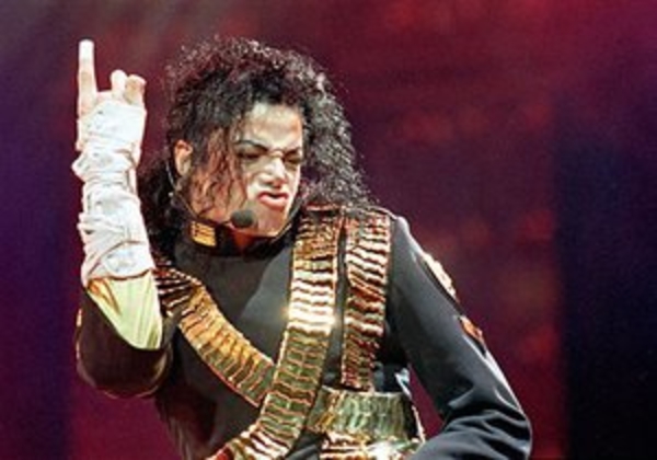 Хакеров, укравших неопубликованные записи Майкла Джексона, приговорили к общественным работам