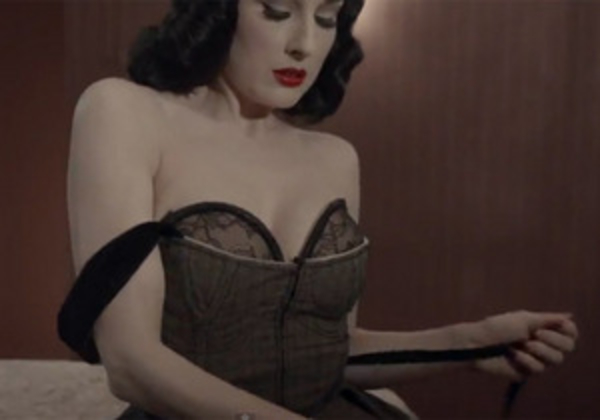 Дита фон Тиз разделась в новом клипе Monarchy