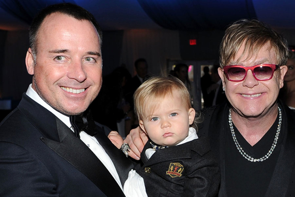 Стало известно, кто в гей-семье Элтона Джона мать, а кто отец
