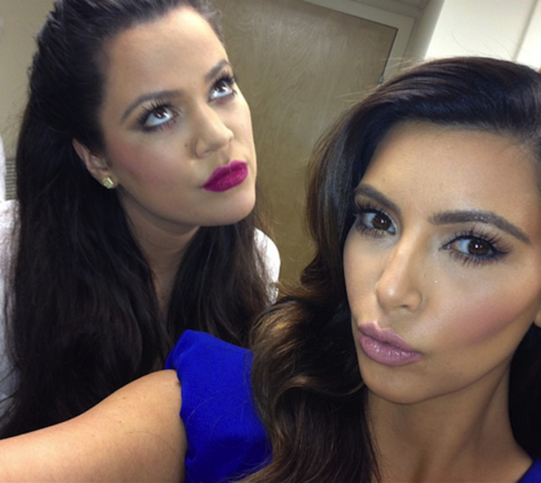 Сестра показала личную фотографию Ким Кардашян с обожженным лицом