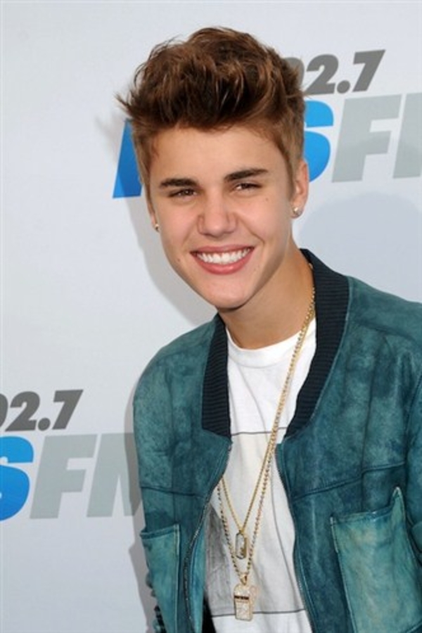 Бибер оголил ягодицы в Instagram, но фаны потребовали удалить снимок