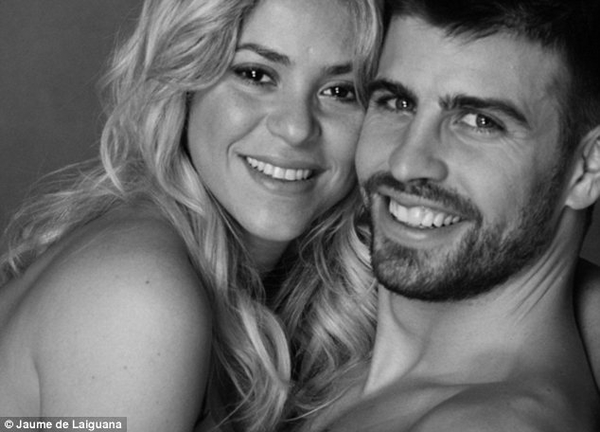 Шакира и Пике показали новорожденного малыша и его первый подарок