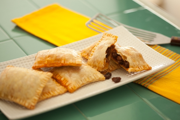 Пирожки из слоеного теста: ТОП-5 рецептов