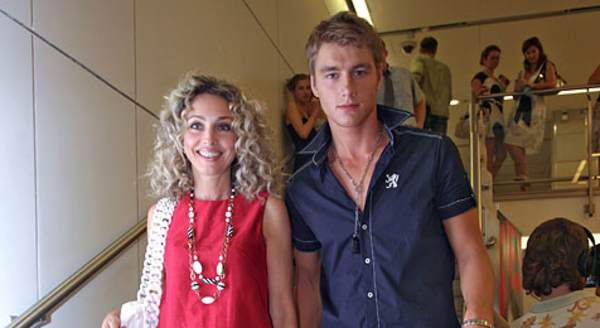 Продюсер Алексея Воробьева ответила на вопросы журналистов об аварии