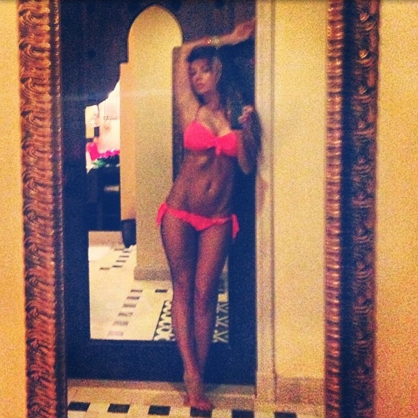 Анна Седокова показала горячее фото своего тела