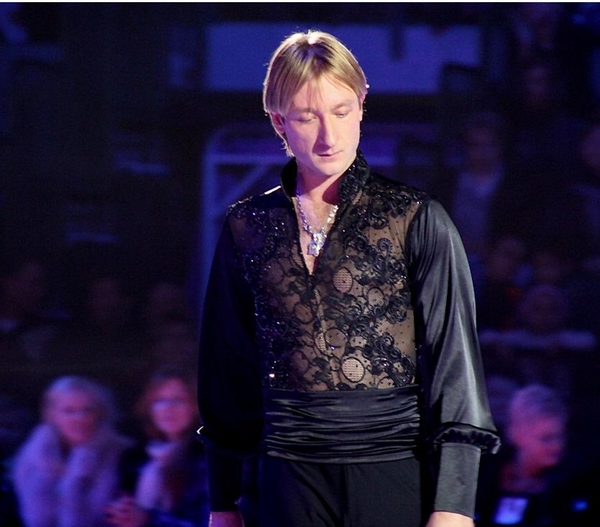 Евгению Плющенко сегодня сделают сложную операцию спины