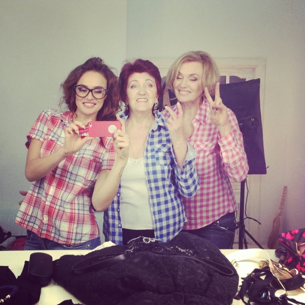 Алена Водонаева показала свое фото в компании бабушки и мамы