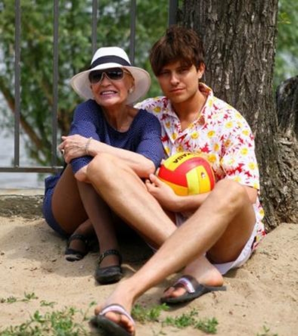 Любви все возрасты покорны: Знаменитые женщины выбирают молоденьких