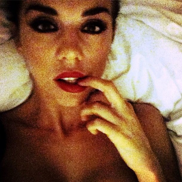 Анна Седокова опубликовала постельное фото