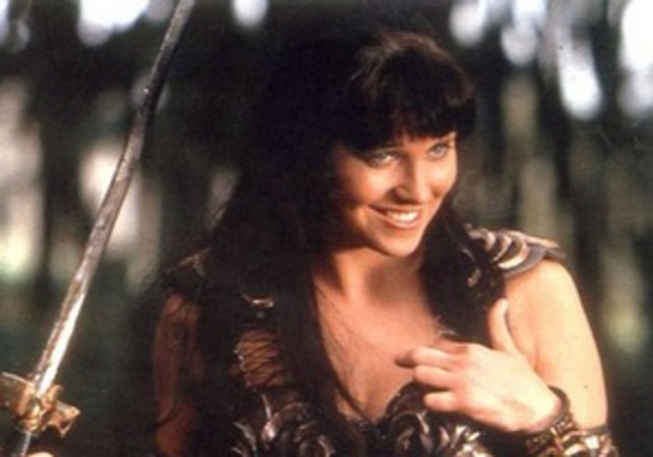 Звезду сериала про Ксену за захват судна приговорили к общественным работам