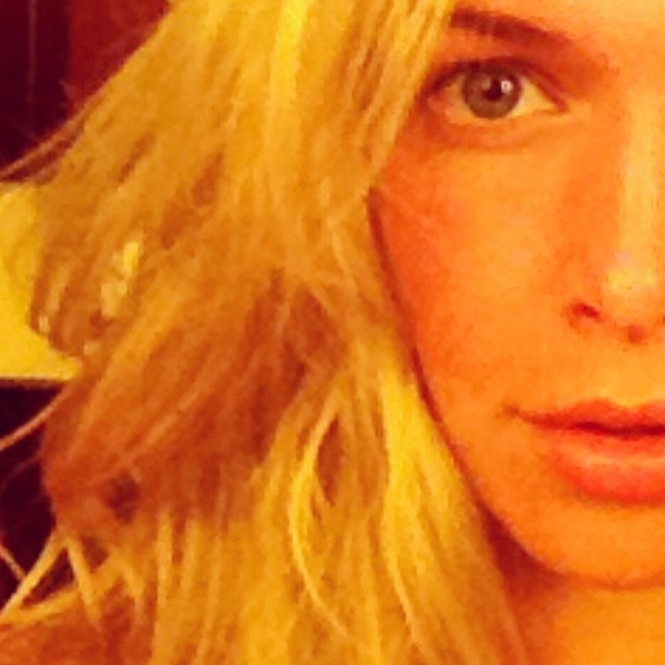 Вера Брежнева показала фигуру и лицо без макияжа на личных фото