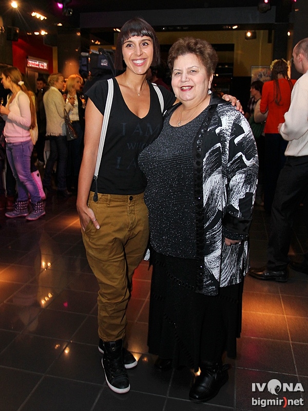 Джамала пришла на премьеру фильма с мамой