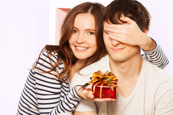 Что подарить парню на 23 февраля?