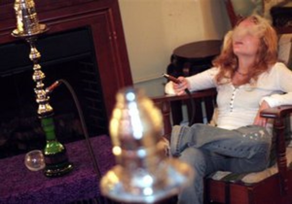 Минздрав: Курение кальяна может быть опаснее курения сигарет