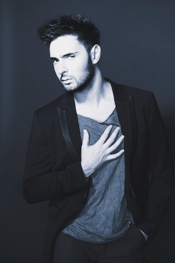 Виталий Козловский показал свое фото из школьного альбома