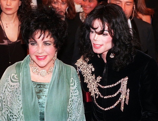 Сюрприз на 14 февраля: Cамые дорогие подарки звезд