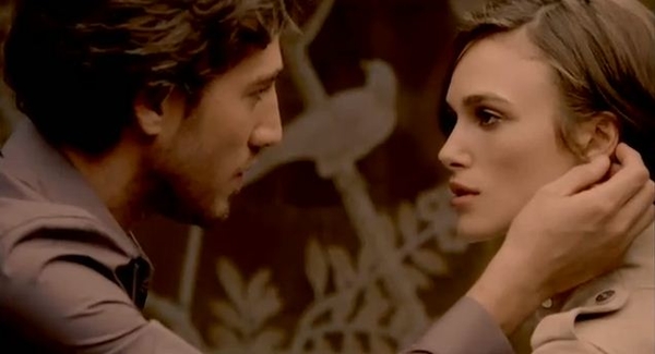 Слишком сексуальна: Рекламная кампания Chanel с Кирой Найтли оказалась под запретом