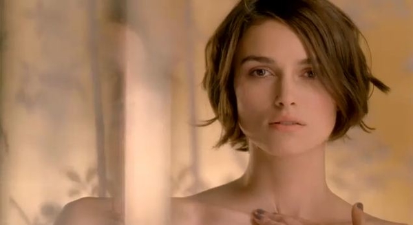 Слишком сексуальна: Рекламная кампания Chanel с Кирой Найтли оказалась под запретом