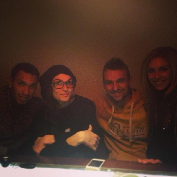 Алена Водонаева провела День влюбленных в компании друзей