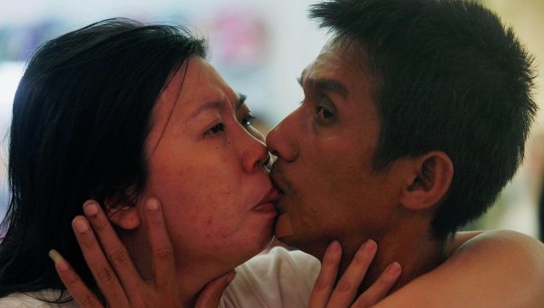 Установлен новый рекорд: Поцелуй  длительностью в 60 часов