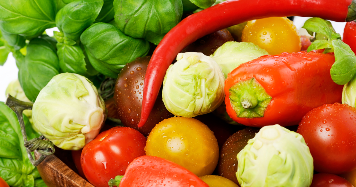 Обработка овощей блюда из овощей. Обработанные овощи. Подготовка овощей. Обработка свежих овощей. Сырые и вареные овощи.