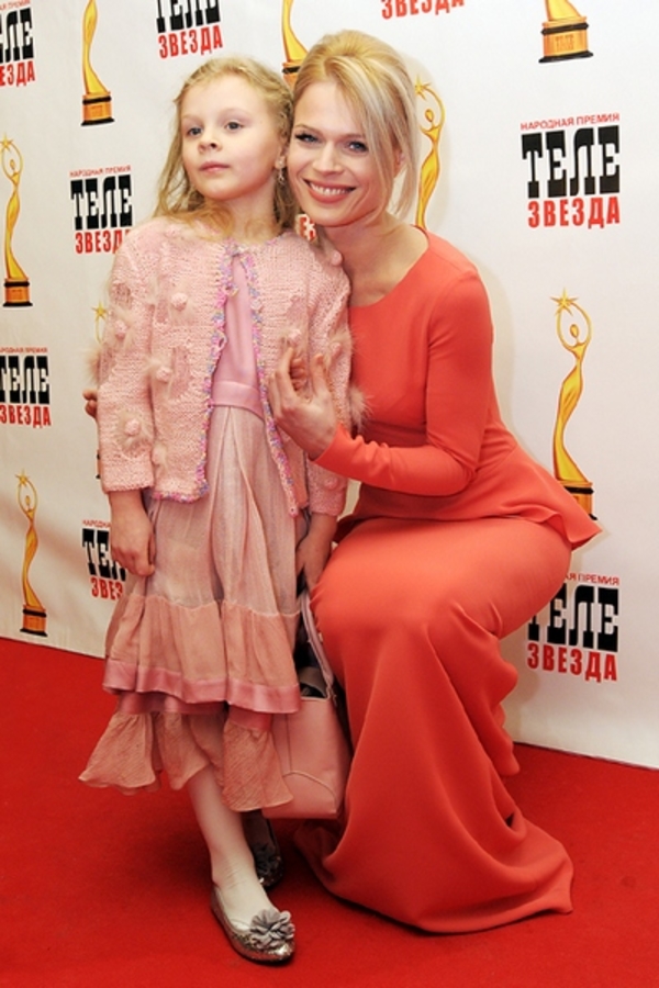 Фреймут отмечает 31-й день рождения: ТОП-5 фото Ольги с дочкой Златой