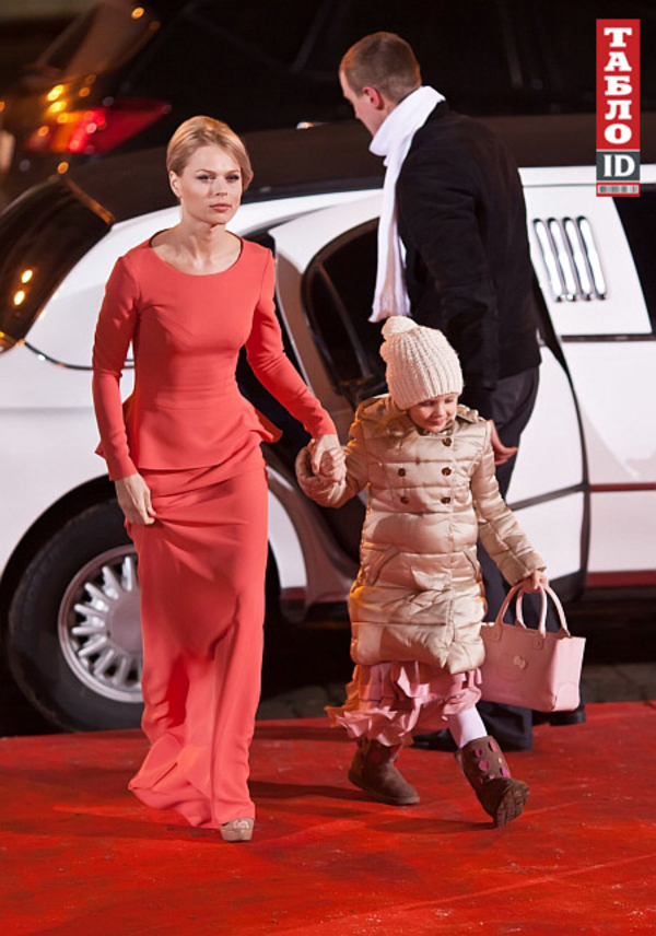 Фреймут отмечает 31-й день рождения: ТОП-5 фото Ольги с дочкой Златой