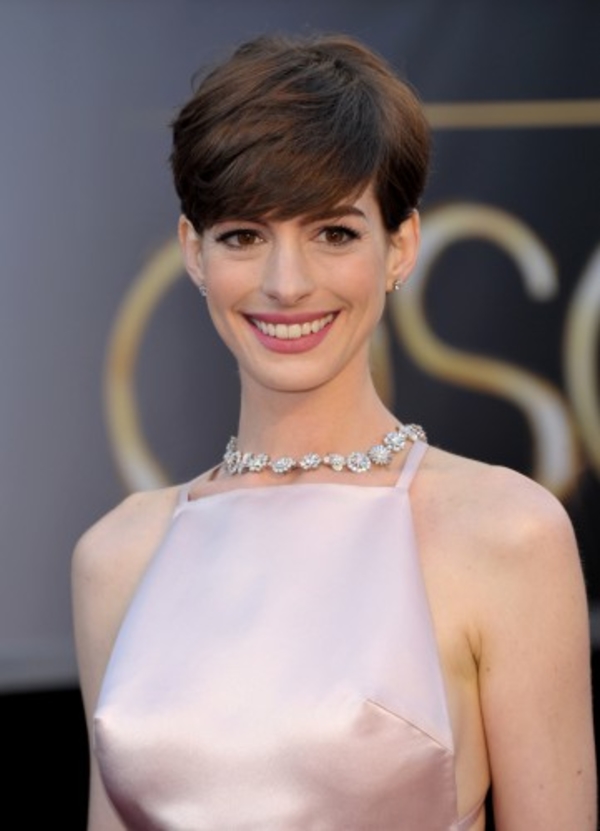 У сосков Энн Хэтэуэй появился аккаунт в Twitter