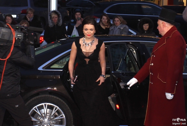 17-летняя Алина Гросу показала глубокое декольте