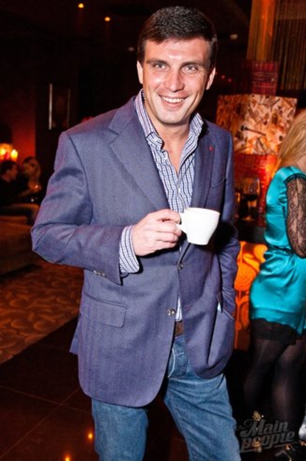 Депутат-регионал Артем Щербань показал голливудский загар