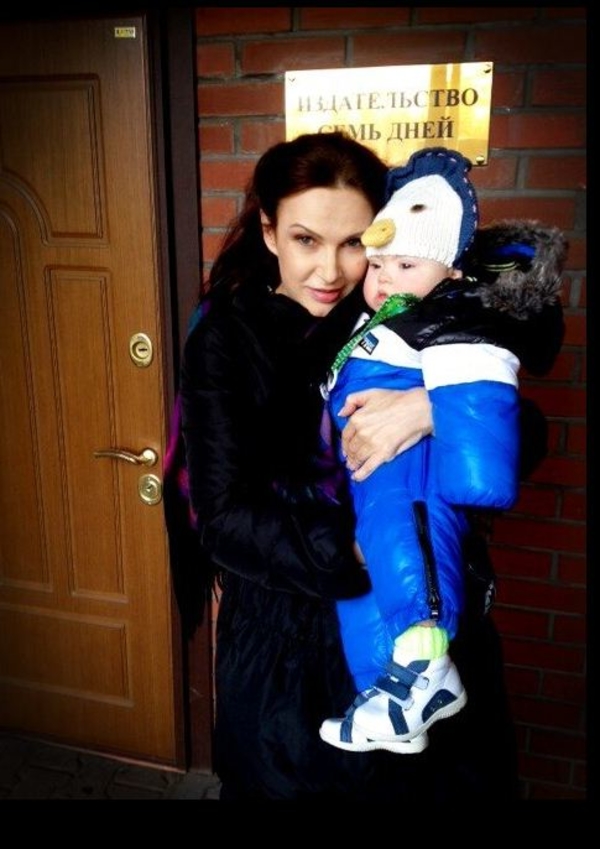 Эвелина Бледанс хочет провести 8 марта под одеялом с мужем