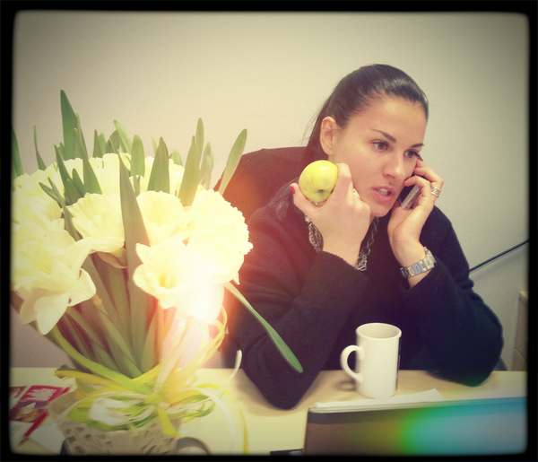 Кто сопровождает Машу Ефросинину на утренней прогулке?