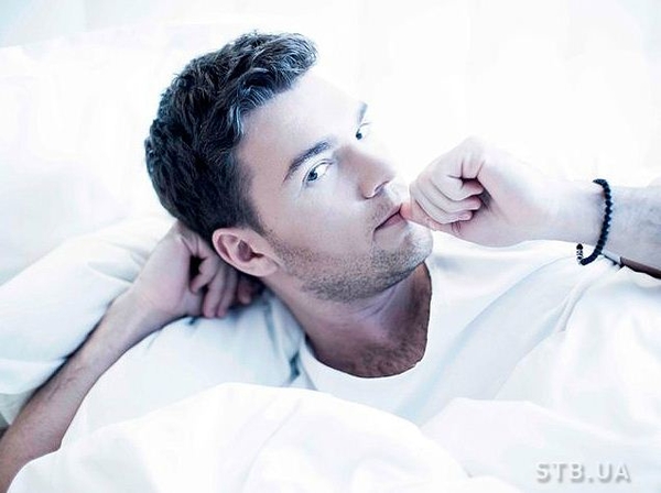 Холостяк 3: Участница шоу соблазняла героя в бассейне