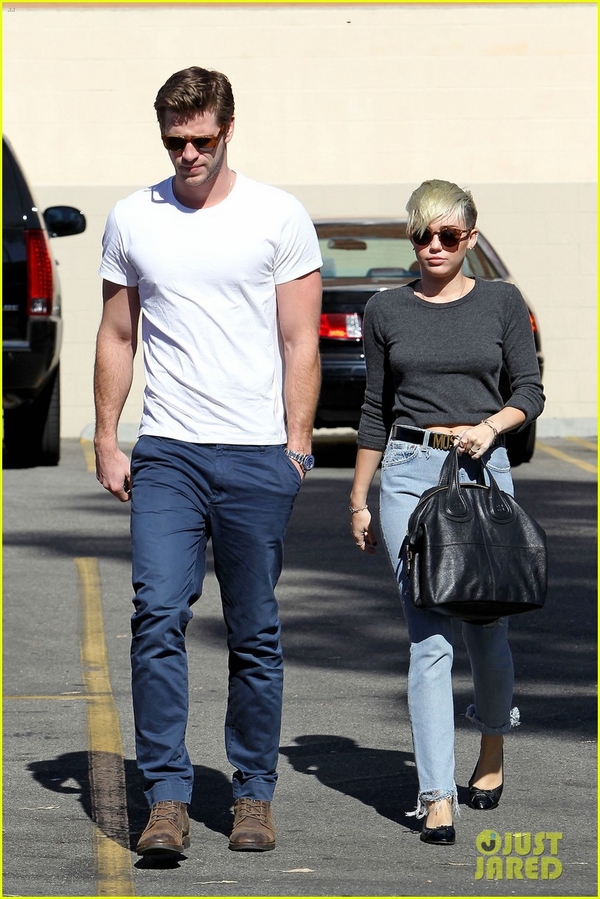 Лайам Хемсворт бросил Майли Сайрус после 4-лет отношений из-за ее имиджа