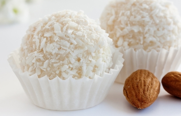 Как приготовить домашние творожные конфеты (ВИДЕО)