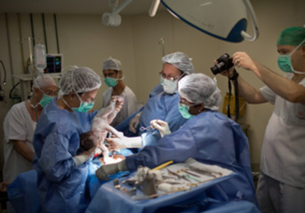 Женщина, которой трансплантировали 5 органов, смогла родить ребенка